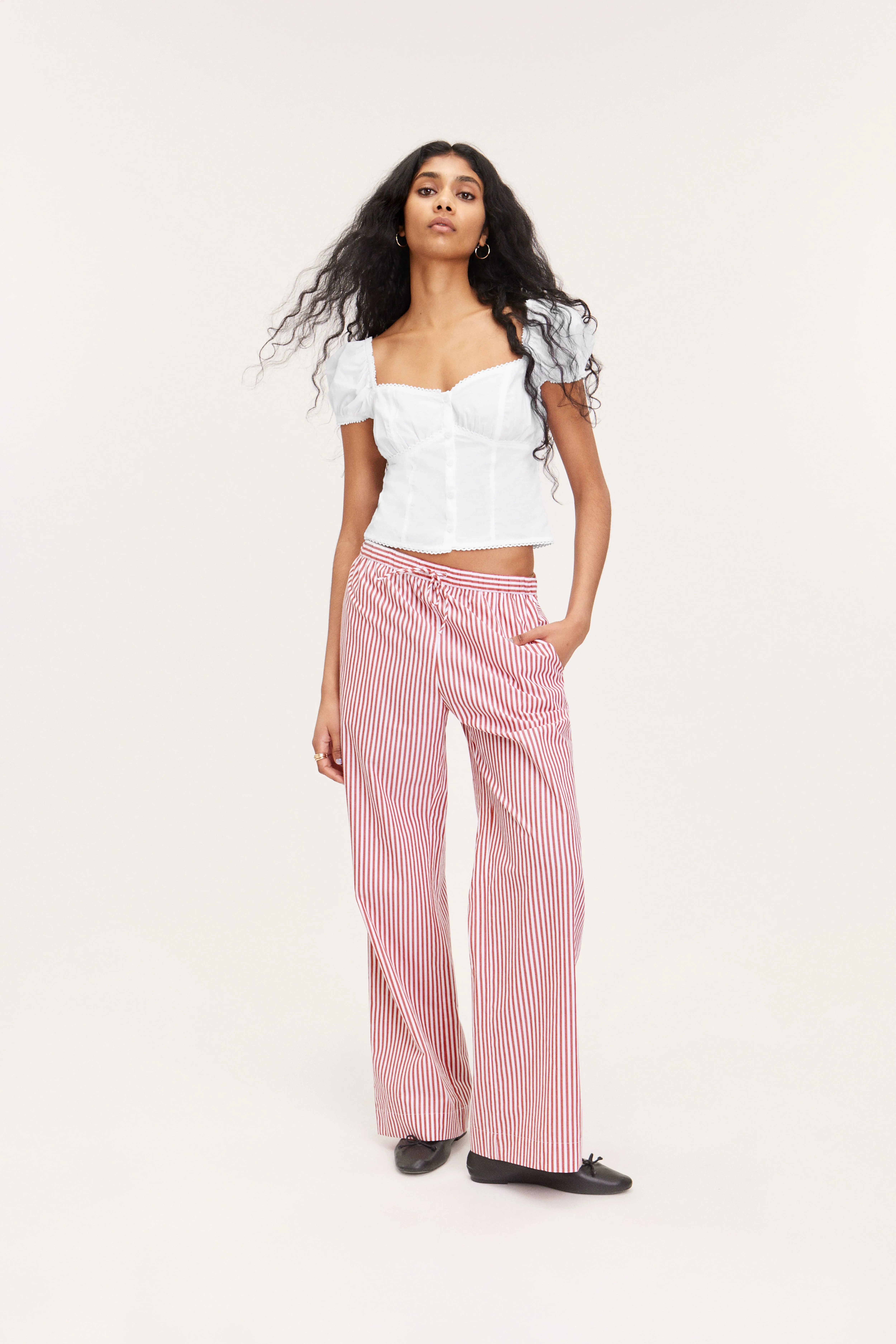 Relaxed Poplin Trousers - Regular waist - Red & White Pinstripes - Ladies | H&M GB