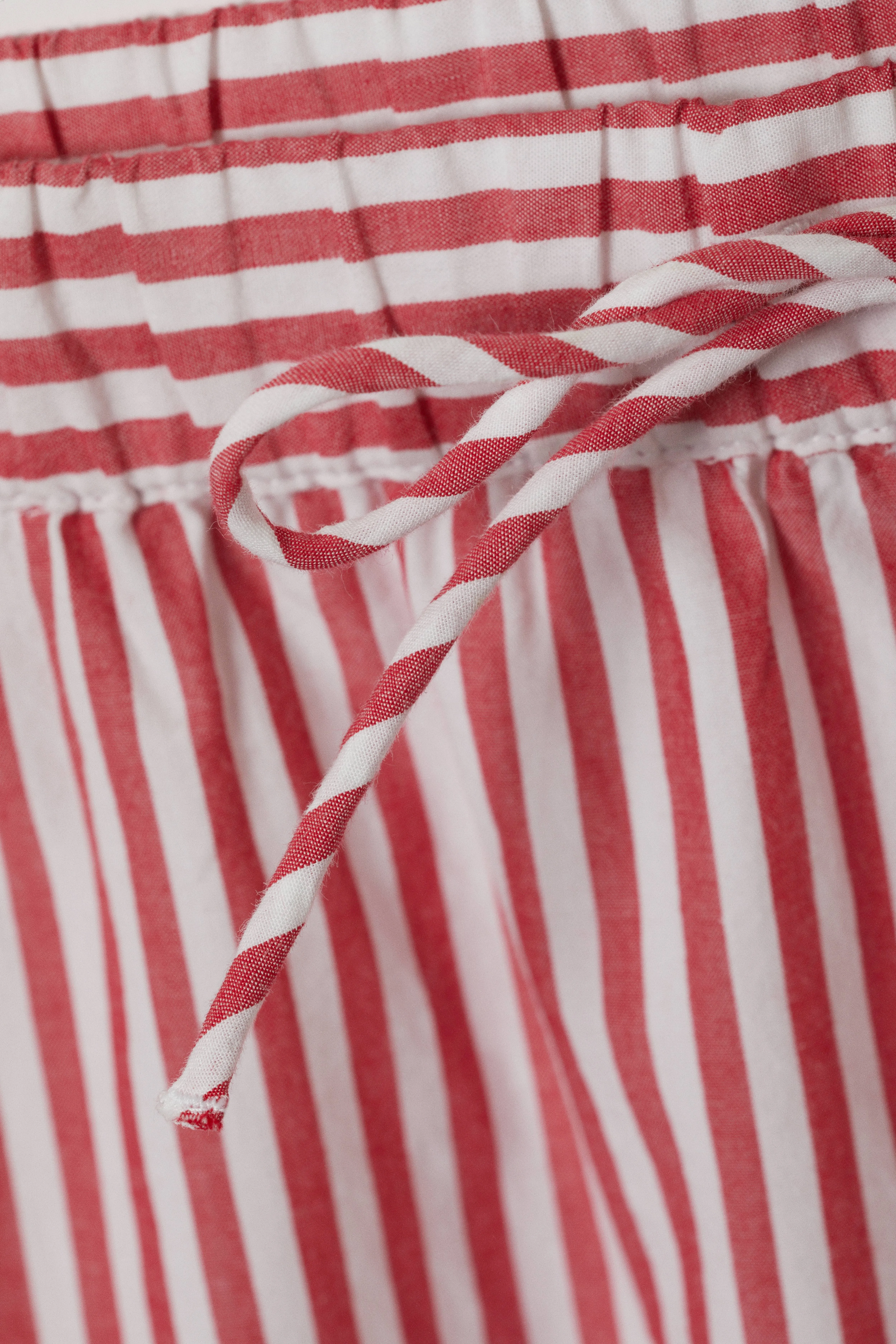 Relaxed Poplin Trousers - Regular waist - Red & White Pinstripes - Ladies | H&M GB