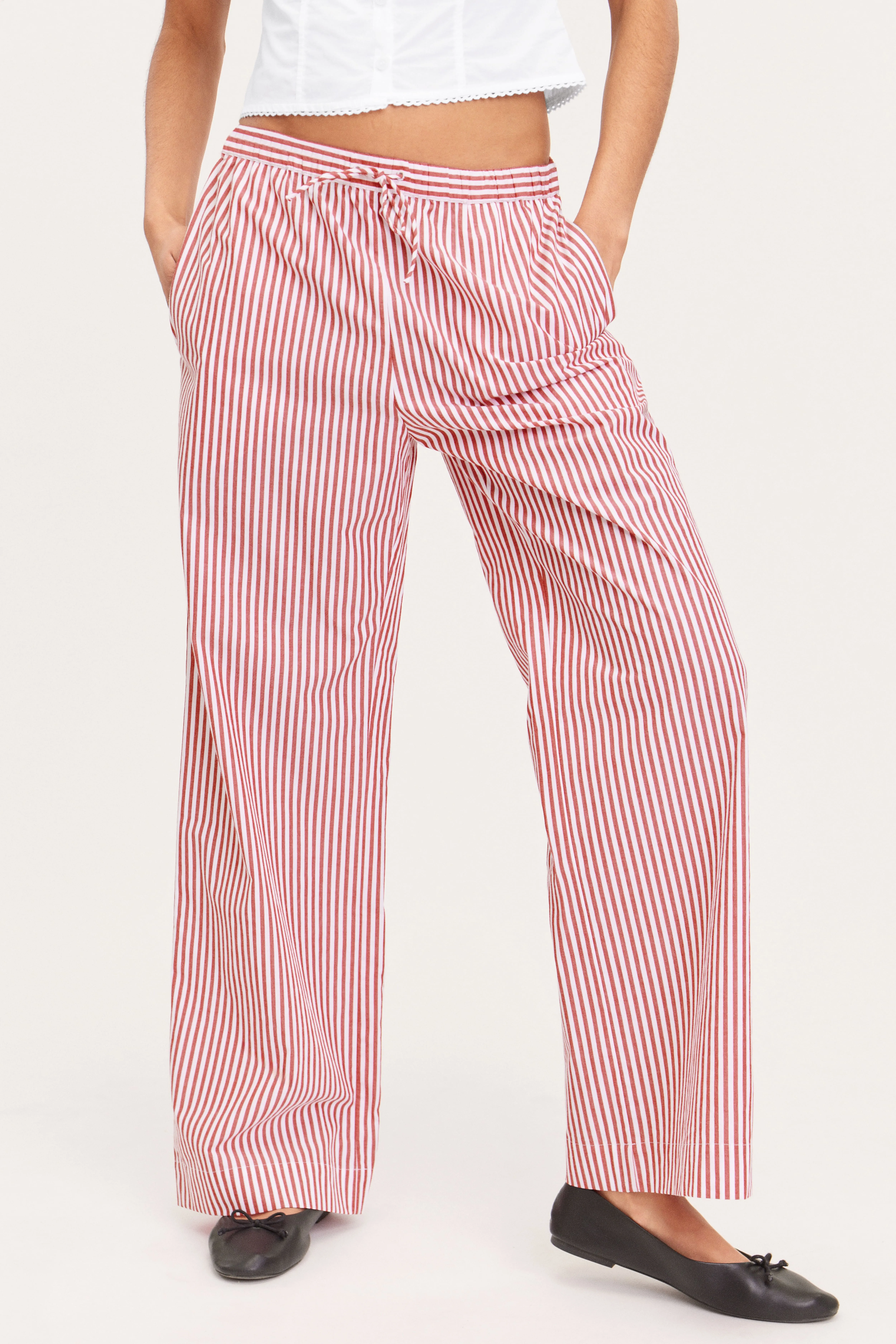 Relaxed Poplin Trousers - Regular waist - Red & White Pinstripes - Ladies | H&M GB